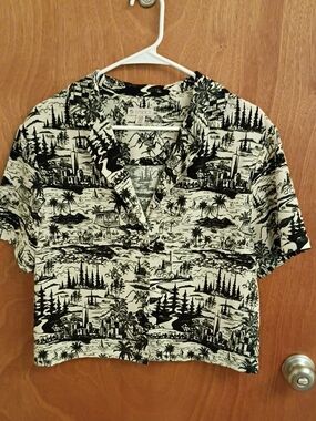 Black & Cream Tropical Scenic Button-Up Crop Shirt